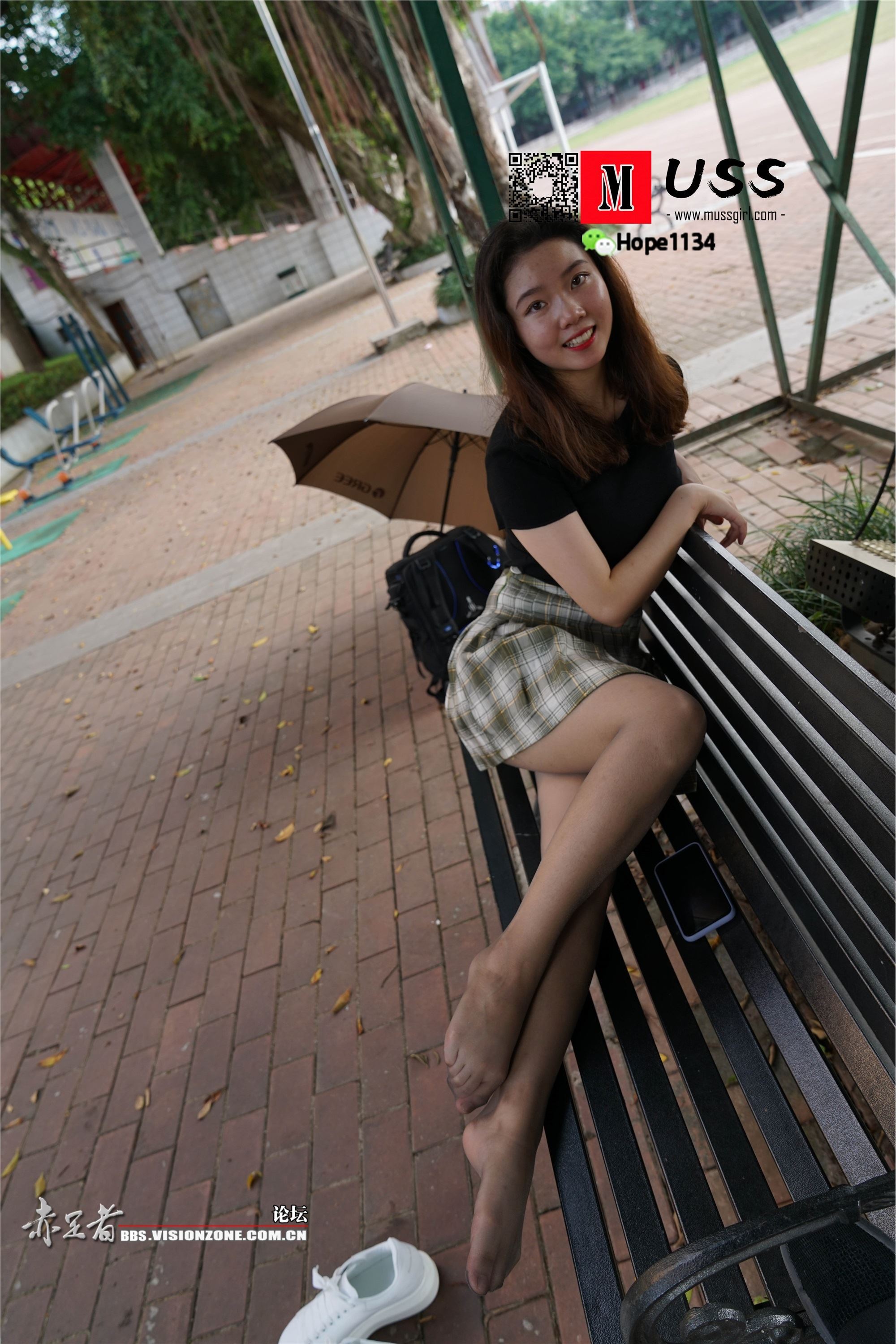 MussGirl慕丝女郎  NO.072 蒙古族舞蹈美少女嫩足灰丝公园写真